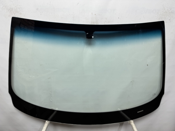 BMW X3 E83 2003-10  XYG- Стекло лобовое