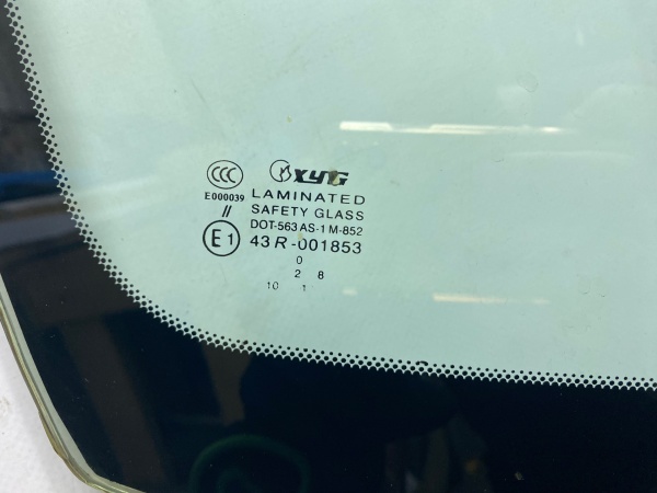 MAZDA 3   2003-  XYG Стекло лобовое