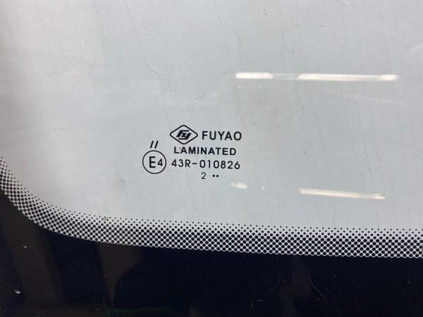 HYUNDAI STAREX  H200  2007-  FYG СИН ПОЛ (ИЗМЕНЕННЫЙ ПЯТАК) Стекло лобовое 