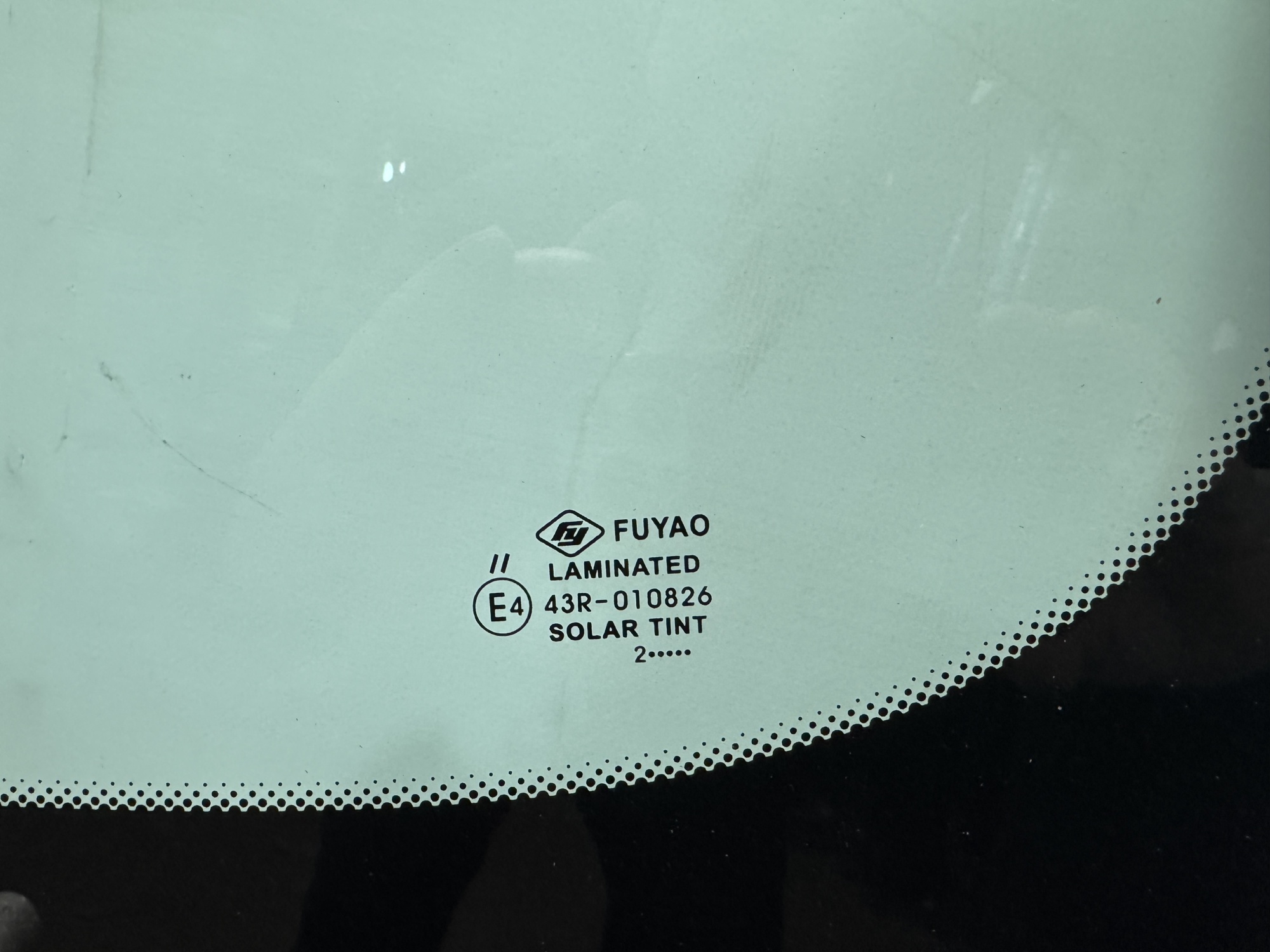 BMW 4-SERIA F32 2014-  FYG ДД СЕРАЯ ПОЛОСА Стекло лобовое