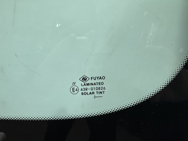 BMW 4-SERIA F32 2014-  FYG ДД СЕРАЯ ПОЛОСА Стекло лобовое