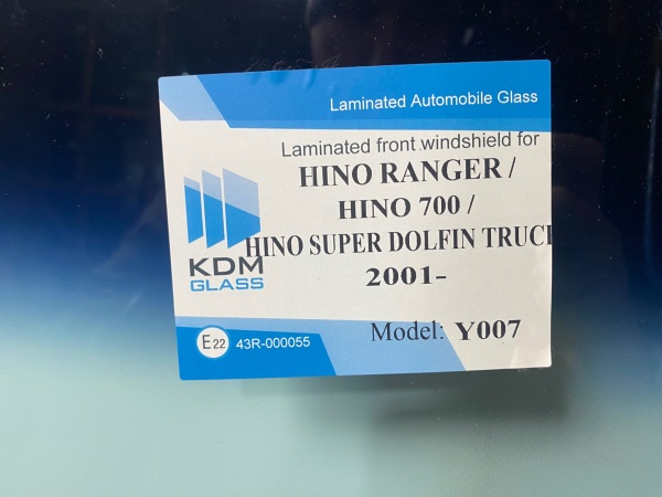 HINO 700 Y007  85-2295 2001- KDM  СИНЯЯ ПОЛОСА Стекло лобовое 