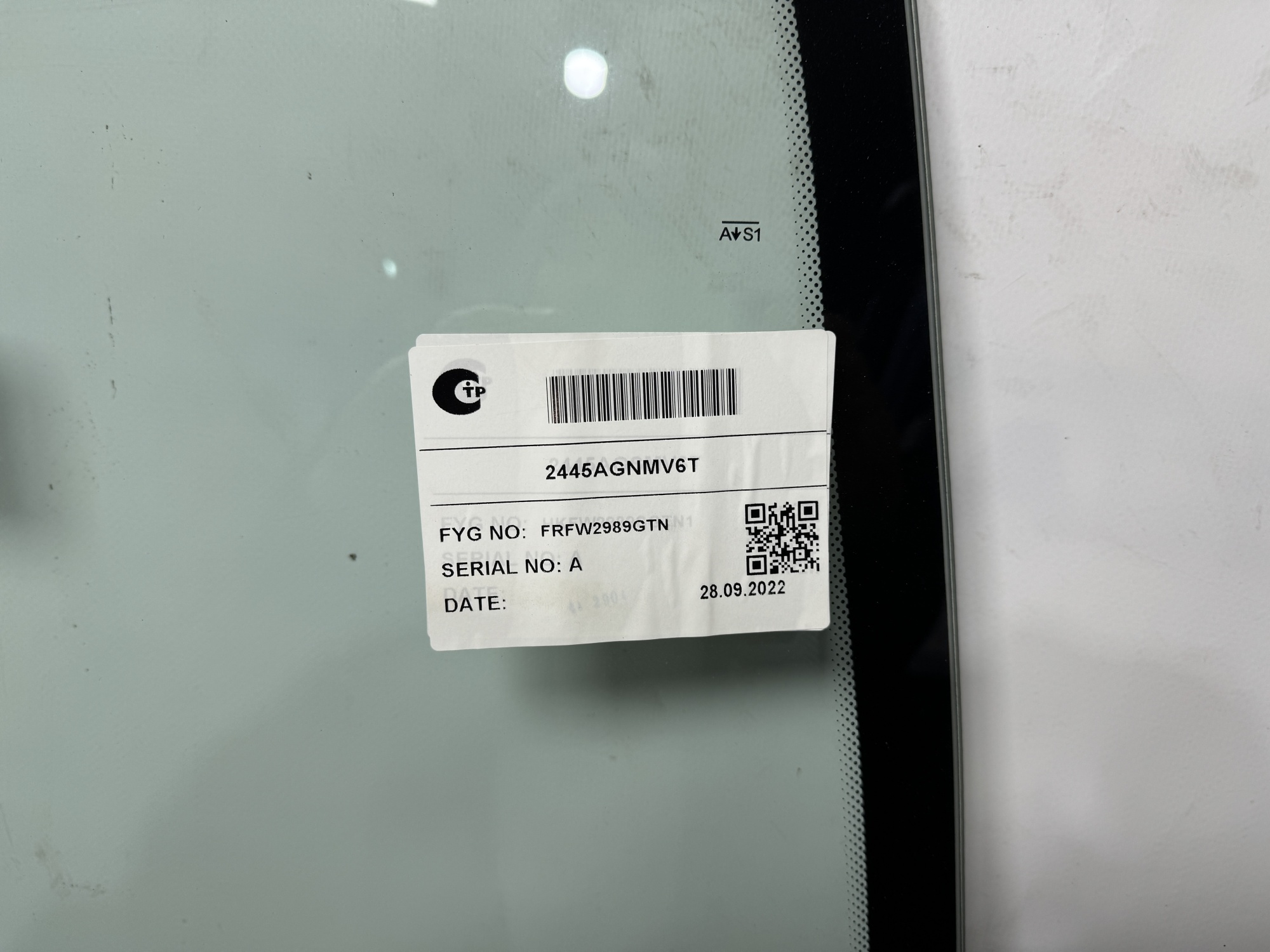 BMW 5-SERIA  E60/E61  2003-  FYG-ДД-КРУГЛЫЙ  БЕЗ ПОЛОСЫ Стекло лобовое