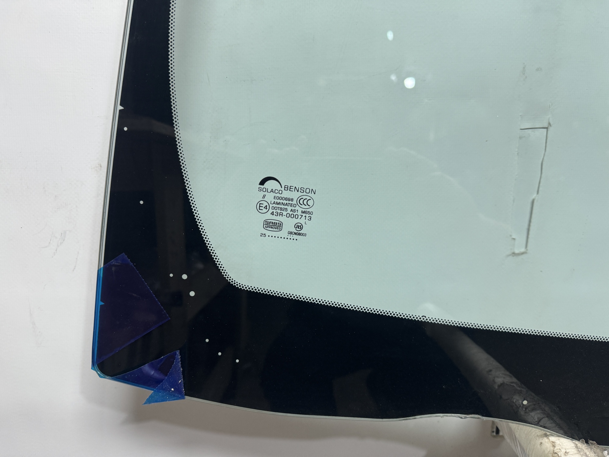 TOYOTA VITZ/YARIS III  5D HBK 2011- BENSON КАМЕРА БЕЗ ПОЛОСЫ  Стекло лобовое