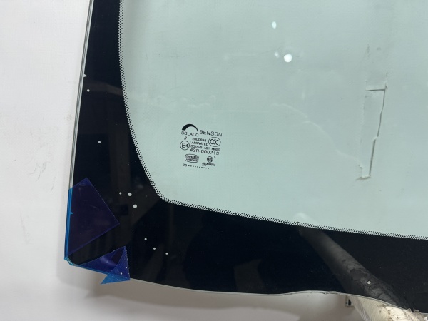 TOYOTA VITZ/YARIS III  5D HBK 2011- BENSON КАМЕРА БЕЗ ПОЛОСЫ  Стекло лобовое