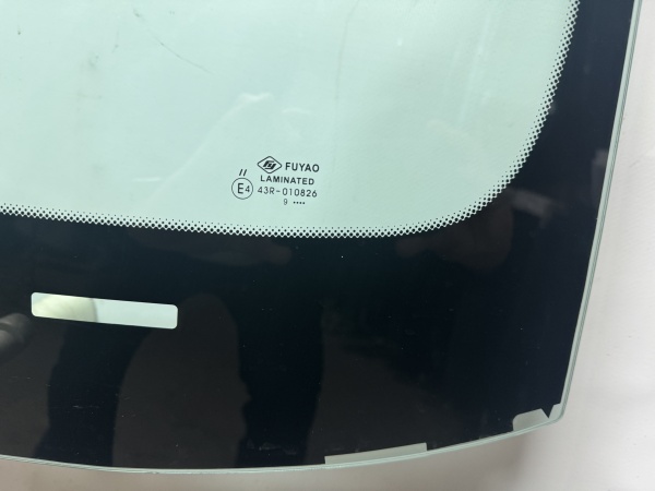 BMW 1-SERIA E87/81  2004-  FYG- ДД ЗЕЛЕНАЯ ПОЛОСА скол Стекло лобовое