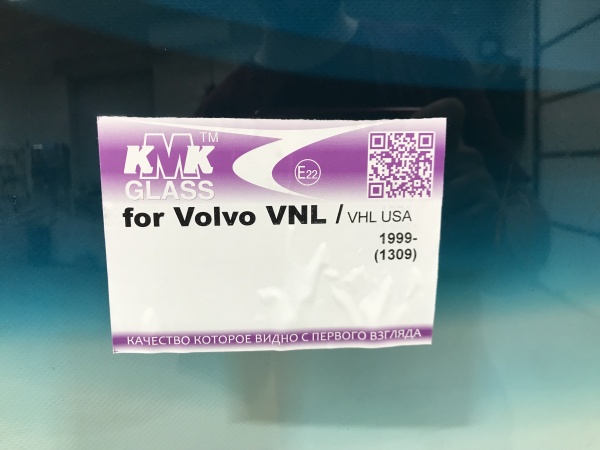 VOLVO  VNL/VHL (КАПОТНИК) (207/73)  99-   KMK Стекло лобовое