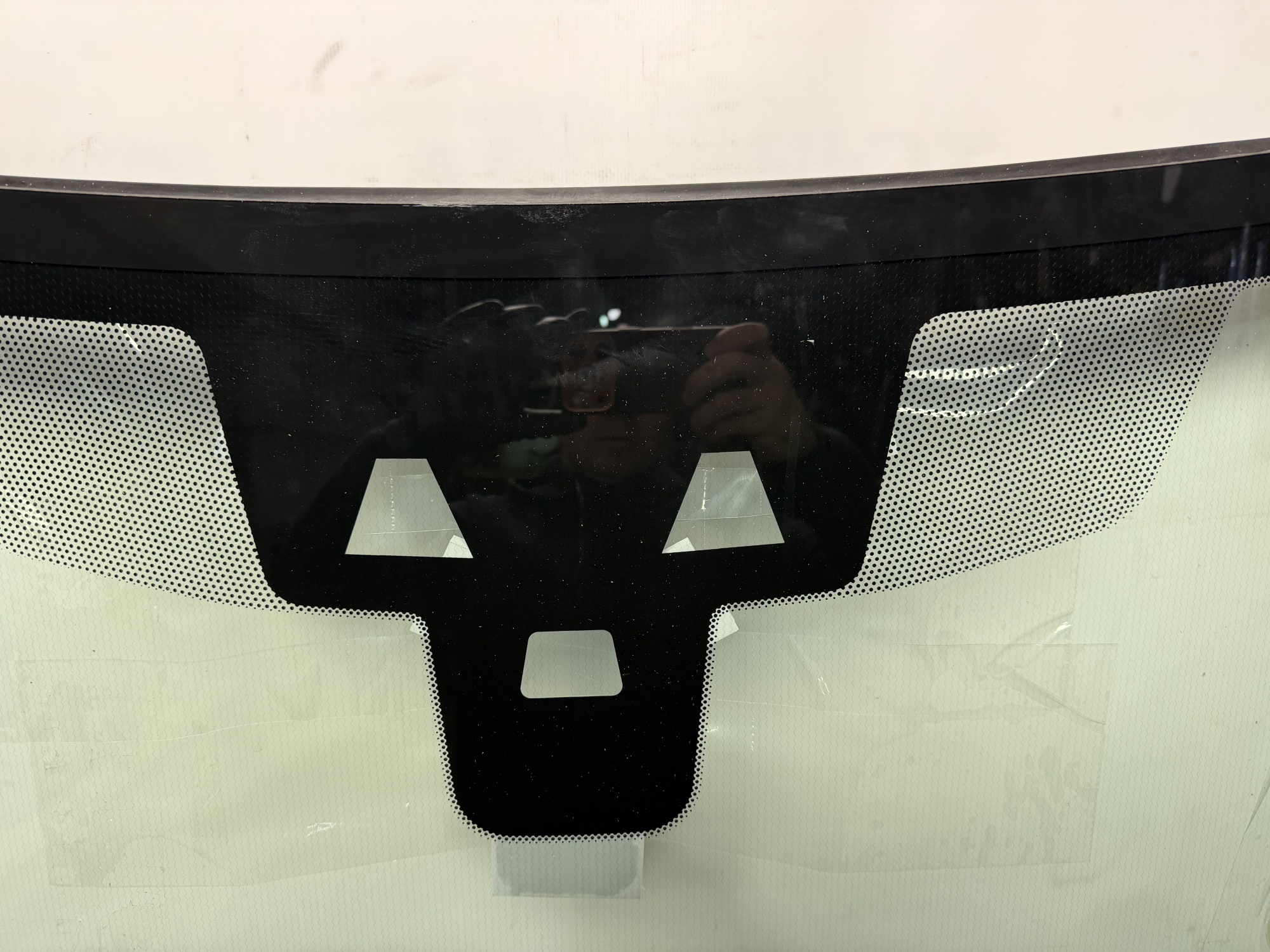 LAND ROVER DISCOVERY V 2016-  BENSON  [полный обогрев+ ДД+2е Камеры+молдинг] Стекло лобовое 