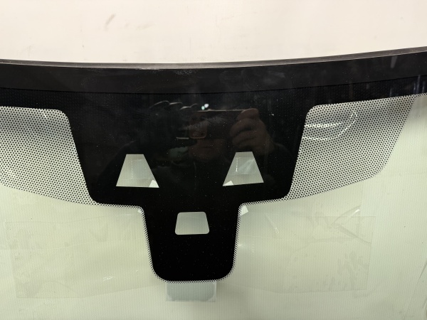 LAND ROVER DISCOVERY V 2016-  BENSON  [полный обогрев+ ДД+2е Камеры+молдинг] Стекло лобовое 