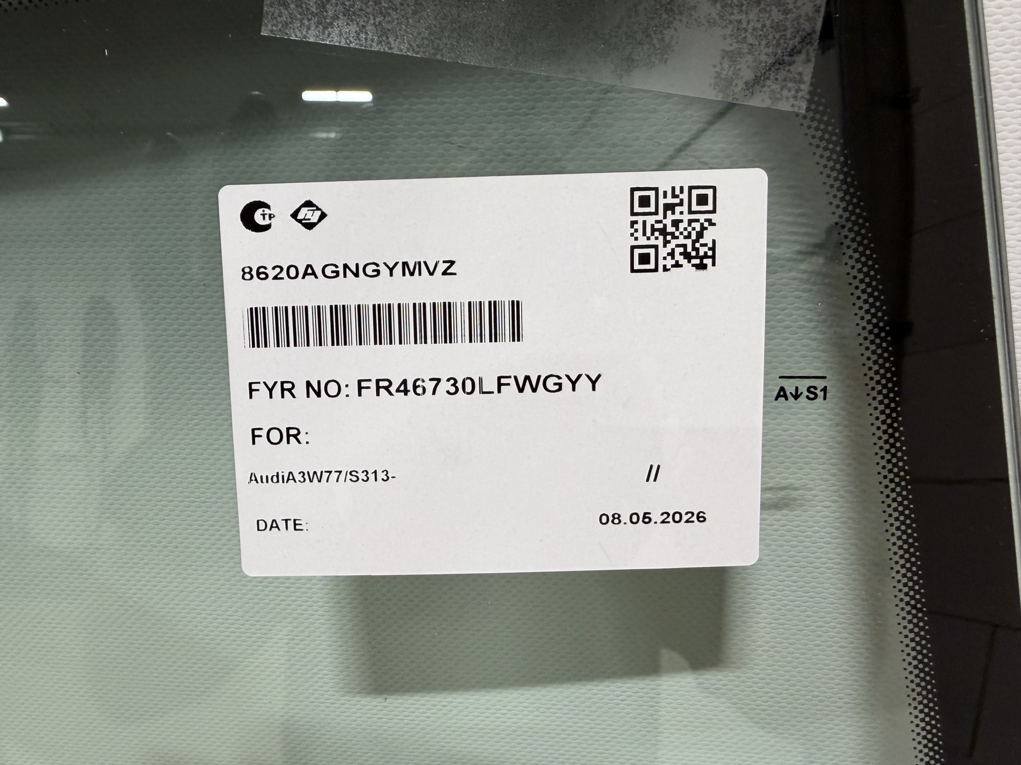 AUDI A3 4D SEDAN  2012-  FYG-ДД МОЛДИНГ СЕРАЯ ПОЛОСА Стекло лобовое