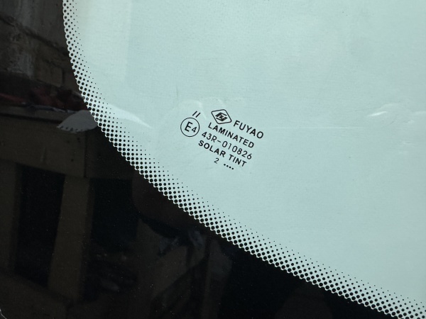 BMW 5-SERIA  E60/E61  2003-  FYG-ДД-КРУГЛЫЙ  БЕЗ ПОЛОСЫ Стекло лобовое