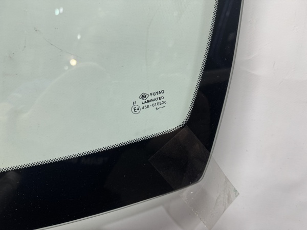 TOYOTA NADIA  FYG Стекло лобовое