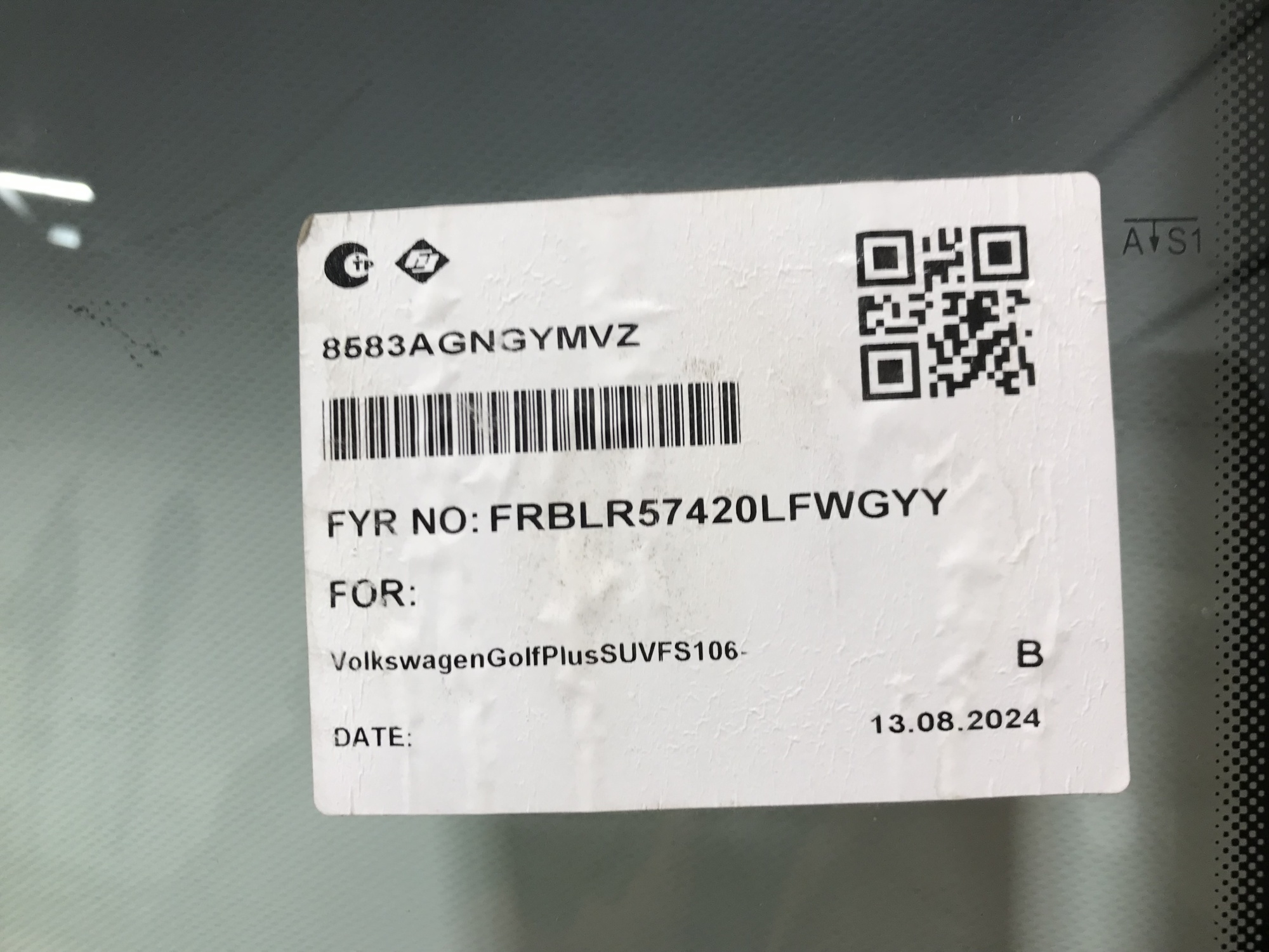 VOLKSWAGEN GOLF PLUS A5  MPV 2005-  FYG ДД СЕРАЯ ПОЛОСА МОЛДИНГ Стекло лобовое