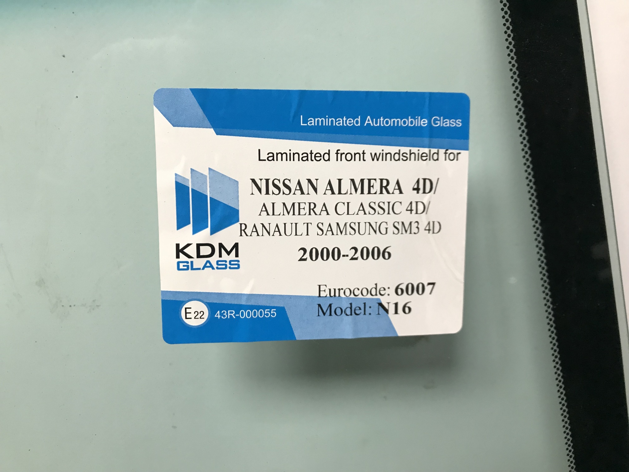NISSAN ALMERA N16 BLUEBIRD SYLPHY 2000- KDM СИНЯЯ ПОЛОСА ПЯТАК ВВЕРХУ Стекло лобовое 