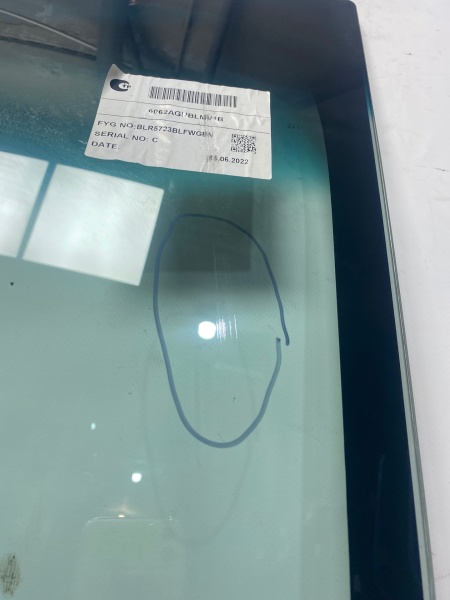 NISSAN VANETTE  2009- NV200 FYG  ЦАРАПИНЫ 2ШТ ВДОЛЬ КРАЁВ ДД  СИНЯЯ ПОЛОСА Стекло лобовое