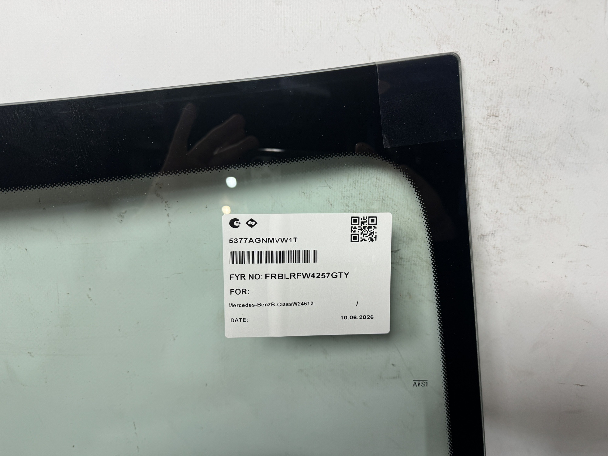 MERCEDES BENZ B-CLASS 2012-  246 КУЗОВ  FYG-ДД(рестайлинг 2015-) БЕЗ ПОЛ МОЛДИНГ Стекло лобовое